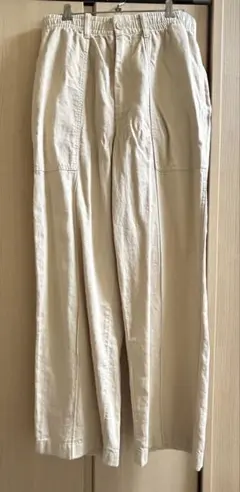 ユニクロのチノパンベージュ