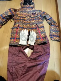 スキーウェア　スノーボード　ウェア 　Sサイズ　Ｍサイズ　手袋つき