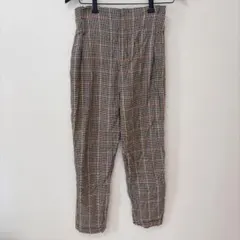 【美品】Bershka ベルシュカ チェック柄 テーパードパンツ くるぶし丈XSのサムネイル