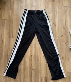 adidas トラックスパンツ　サイドライントラックパンツ　ジョガーパンツのサムネイル
