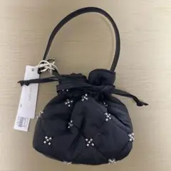 3coins ビーズ付きキルティングミニポーチ　ブラック