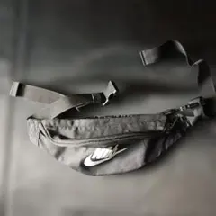 NIKE ブラック ボディバッグ