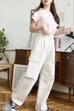 タック入りセミワイドカーゴパンツのサムネイル