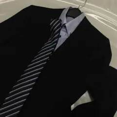 スーツセレクト　Y5 スーツ　黒ストライプ　おまけにネクタイとYシャツ付き
