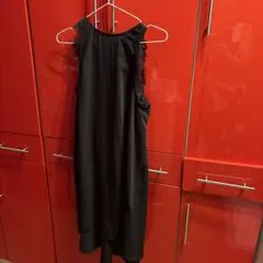 黒のノースリーブワンピース