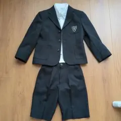 黒のエンブレムスーツとワイシャツ120の３点セット