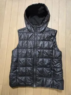 ユニクロ　フード付き キルティングベスト　ダークブラウン　サイズX L　美品