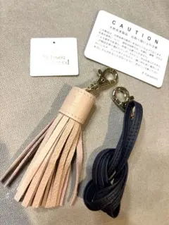 Vivienne Westwoodレザー フリンジストラップ、スマホショルダー