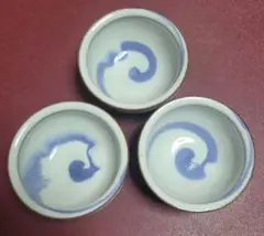 青い渦巻き模様の陶器小皿3個セット