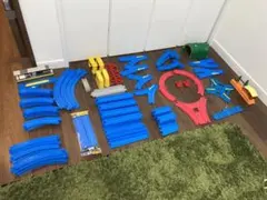 プラレール　レール種類多数、駅、トンネル、橋脚、車両3台