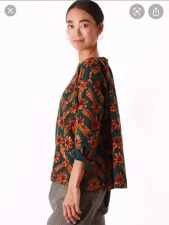 定価4万円 45R花柄 緑 カットソーのサムネイル
