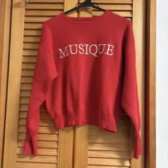 赤 MUSIQUE 刺繍 スウェットニット