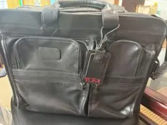 TUMI ビジネスバッグ ブラック レザー　コンピュータブリーフのサムネイル