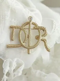 Diorロゴ　ブローチ　ゴールドブローチ ディオール ノベルティ