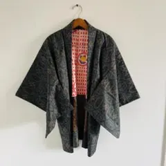【一品物】古着 羽織 小紋 幾何学 柄 チャコール 裏地 赤 和洋 折衷