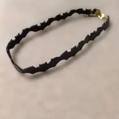 黒い波状デザインチョーカー