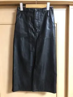 ブラックレザータイトスカート