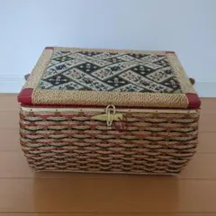 花柄デザインの裁縫箱