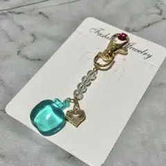 ハンドメイド グリーンアップルのキーホルダー ハートチャーム