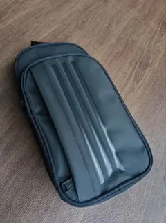 アディダス　ボディバッグ