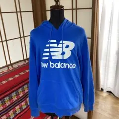 ❤️New Balance 青色 ロゴパーカー❤️