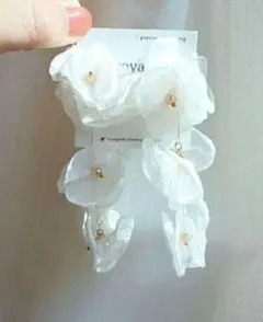 シフォン ホワイト ピアス イヤリング お花 ブライダル ハンドメイド