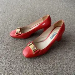 PRADA エナメルヒールパンプス