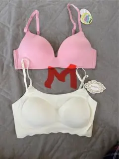 ピンクとホワイトのノンワイヤーブラジャーセット