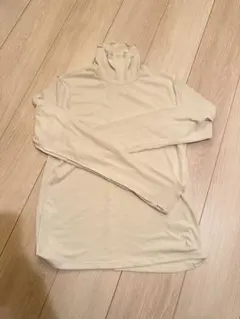GU タートルネック 長袖Tシャツ L ベージュ