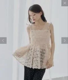 chico ローズチュールペプラムブラウス