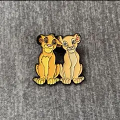 レア © ウォルト ディズニー カンパニー ライオンキング シンバ ピンバッジ レア © ウォルト ディズニー カンパニー ライオンキング シンバ