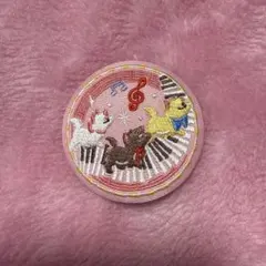 ディズニー刺繍缶バッジ マリーちゃん 新品未使用