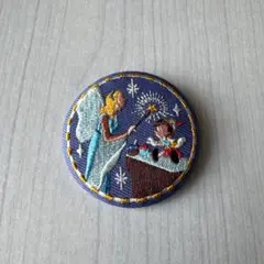 刺繍缶バッジ　ピノキオ