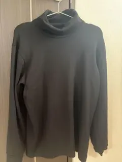 黒のタートルネックセーターUNIQLO