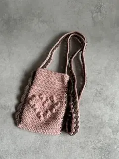 ハンドメイド　ハート模様のスマホショルダーポシェット　かぎ針編み
