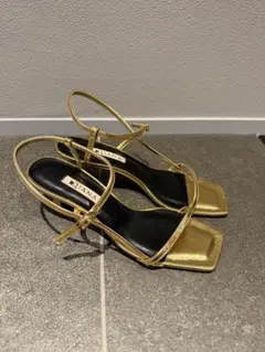 ダイアナ ゴールド ストラップサンダル