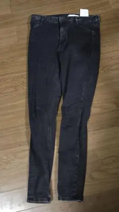 ⑧Bershkaデニム黒のサムネイル