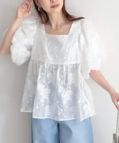 フレディエミュ パフスリーブブラウス ジャガード 白 バックリボンのサムネイル