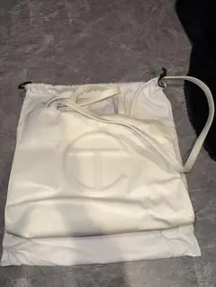 Telfar ホワイト ショルダーバッグ ロゴ入りのサムネイル