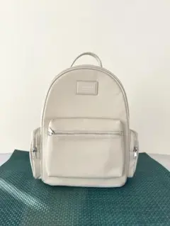 新品未使用　ビジネス 通勤 ベージュ ミニリュック 3つの外ポケット　合皮