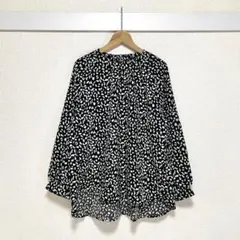 ❁GALERIE VIE ブラック総柄ブラウス - メルカリ