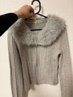 ファー付きニット