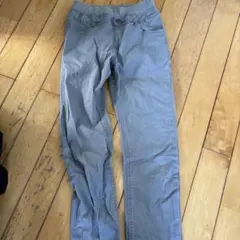 グレーのゴムウエスト長ズボン