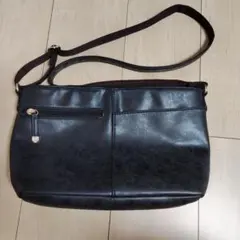 黒 合成皮革 ショルダーバッグ