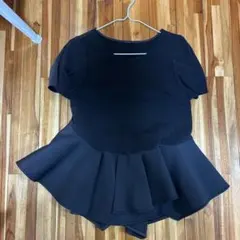 ブラック フレアデザイン 半袖トップス