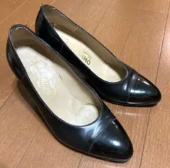 ✨フェラガモ黒色パンプス２２cm