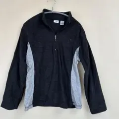 黒いフリースジャケット　スポーツ　カジュアル　美品　シンプル