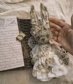 ストーリーがあるうさぎ アーティストベア 海外作家 ハンドメイド バニー
