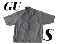 GU☆グレー半袖シャツ Sサイズ♪シャカシャカ素材で軽やか(ृ´͈ ᵕ `͈ ृ )