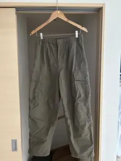 uniqloU ワイドフィット パラシュートカーゴパンツ